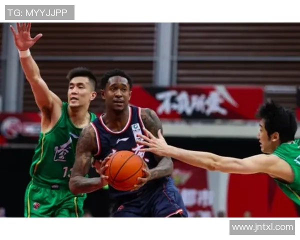 广州排球队进攻体系解析：排球战术的创新与应用探讨MBA